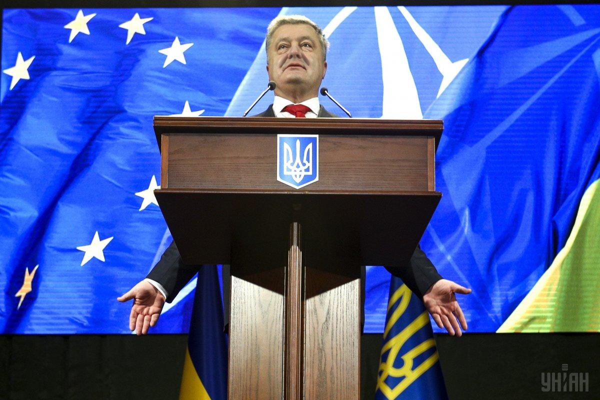 Петро Порошенко порадив студентам не хапатися за дату про вступ до ЄС, привівши в приклад ситуацію з безвізом