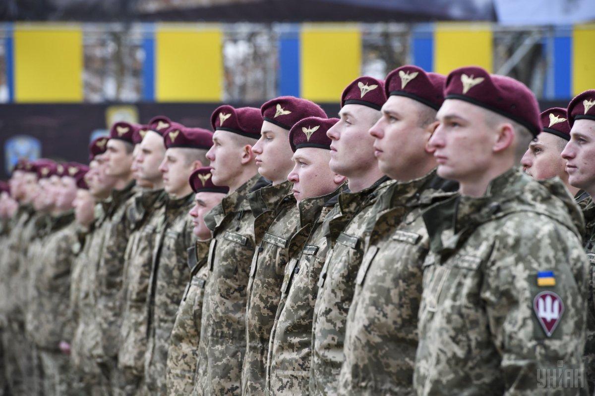 За словами Порошенка, підписання цього закону є важливим етапом подальшого розвитку української армії