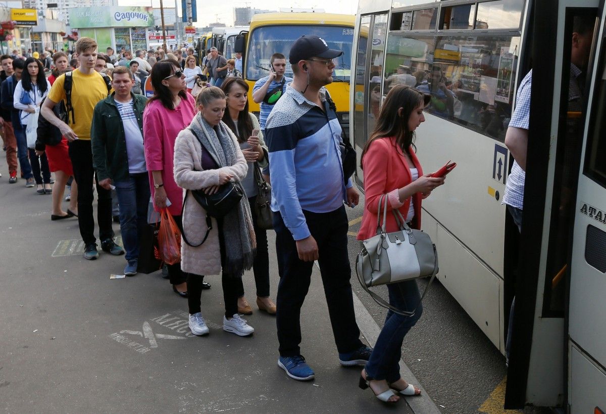 За словами міністра інфраструктура, використання таких автобусів заборонять з 2021 року