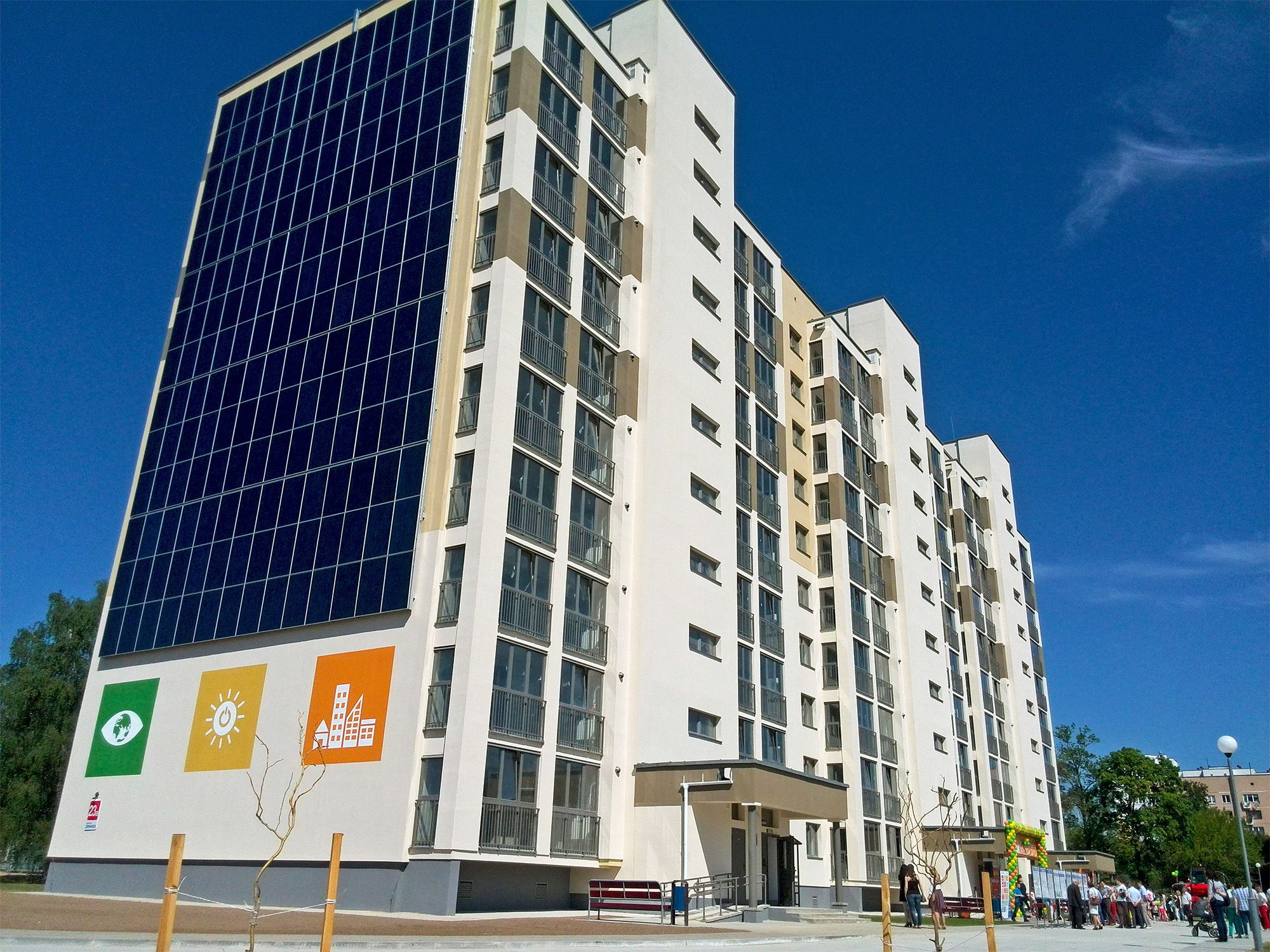 В цілому, у проектувальників вийшов енергоефективний багатоквартирний будинок, один з перших в Білорусі, з таким ступенем автономності енергопостачання