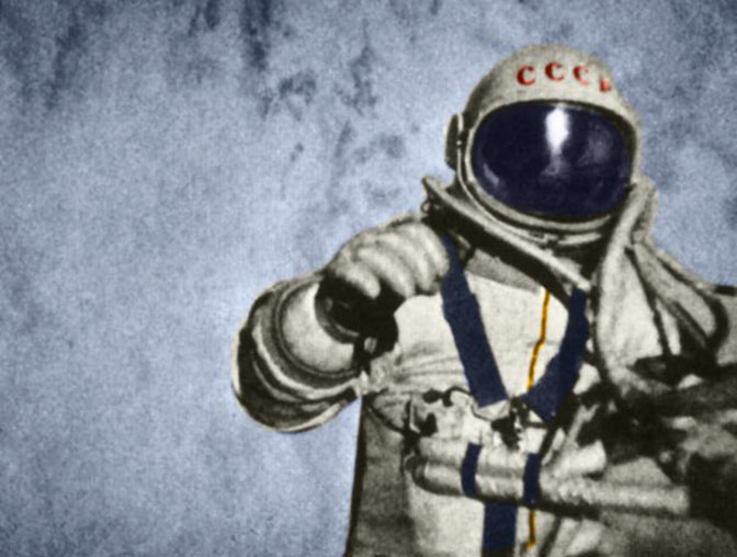 Перший вихід людини у відкритий космос, здійснений радянським космонавтом Олексієм Леоновим, довів саму можливість спокійної роботи людини в космосі і підтвердив прораховані з нуля технічні засоби