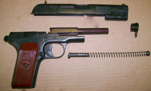 Травматичний пістолет «Лідер-М» випускається Вятско-Полянським машинобудівним заводом «Молот» під патрон 11,43 × 32 мм Т