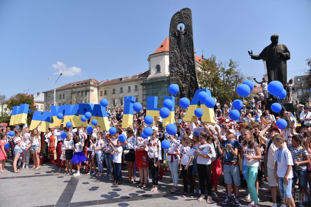 В рамках святкувань львів'ян і гостей міста запрошують відвідати ряд тематичних заходів, святкових концертів, фестивалів і майстер-класів на території міста