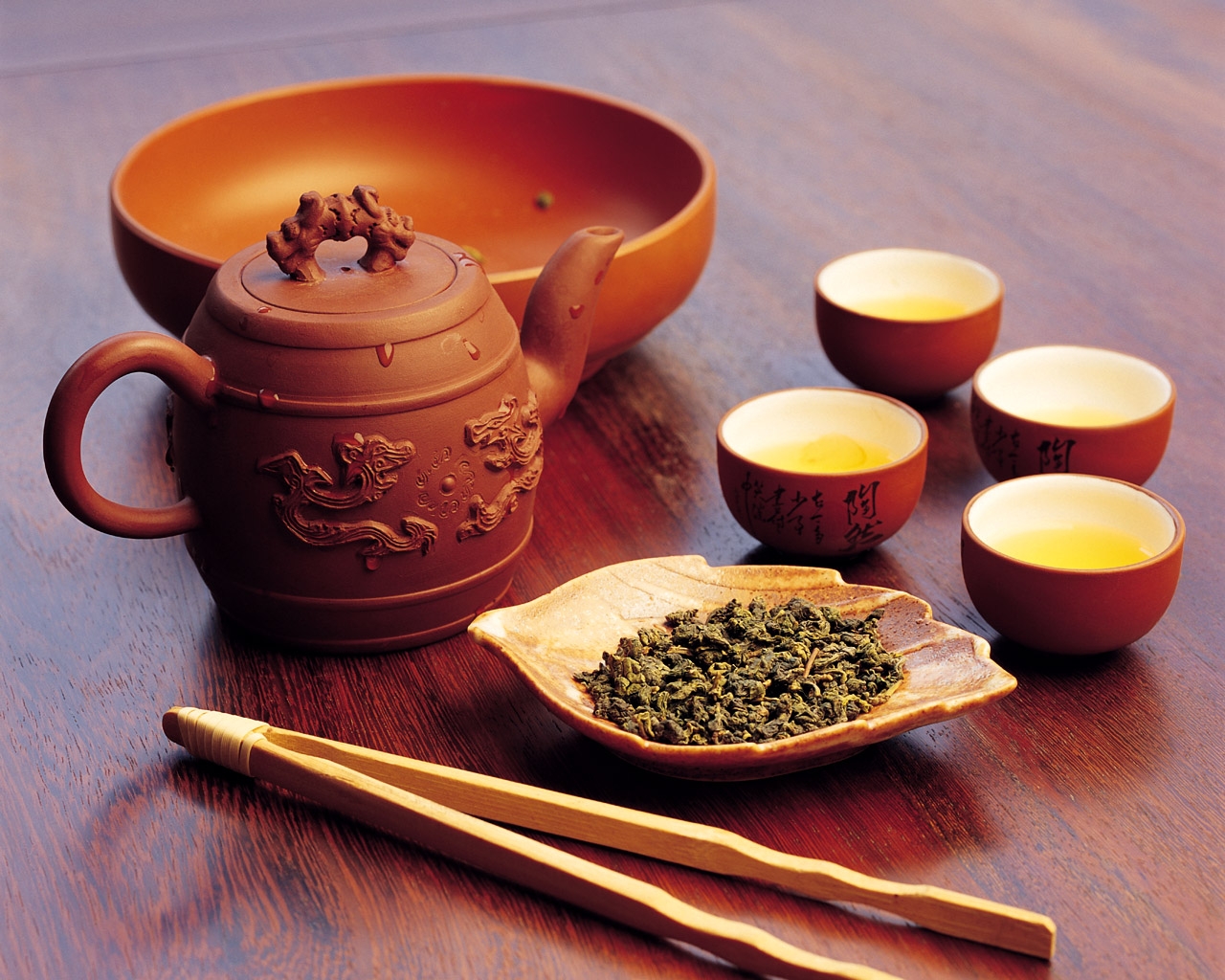 зелений чай (грає роль аперитиву);