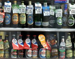 Столична влада, під виглядом турботи про здоров'я киян, з 1 квітня заборонила продавати в кіосках алкогольні і тютюнові вироби