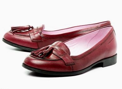 Жінки, які люблять рух і класичний стиль, можуть вибрати туфлі на широкому і низькому каблуці, лофери