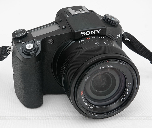 У 2013 році Sony Cyber-shot DSC-RX100 замінила версія з додаванням «Mark II» в імені, а повнокадрову Sony Cyber-shot DSC-RX1 оновили з додаванням до номенклатурному номеру літери «R»