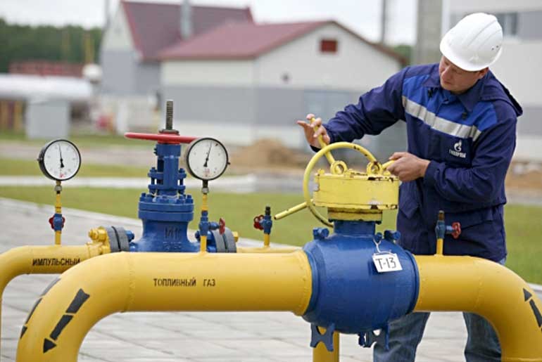 Через падіння світових цін на нафту для Білорусі стала більш вигідна прив'язка ні до російської ціною на газ, а до європейської формули ціноутворення, від якої Мінськ з таким трудом відмовився 4 роки тому