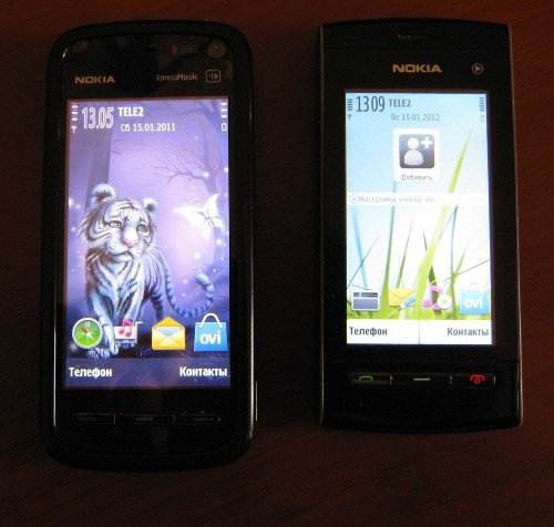 Зліва - Nokia 5800, праворуч - Nokia 5250